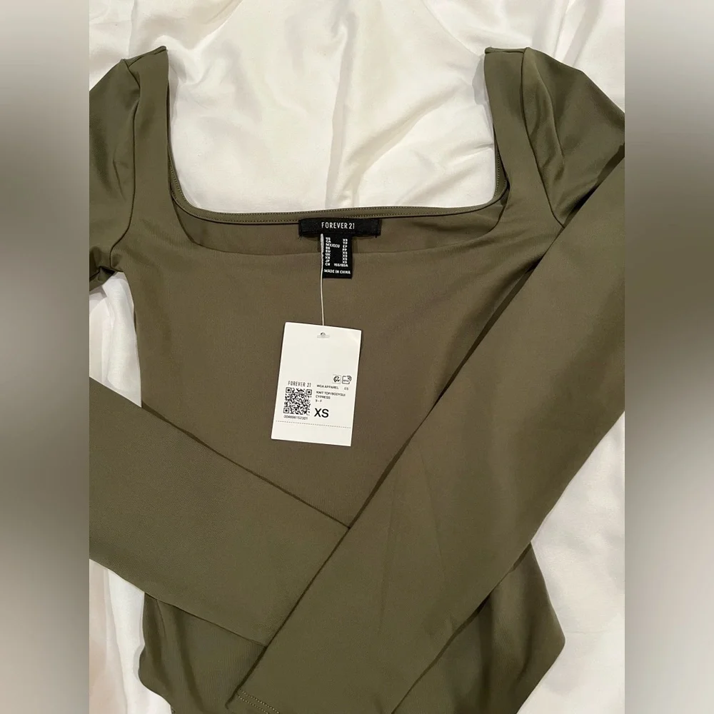 NWT - long sleeve bodysuit - Picture 3 of 7